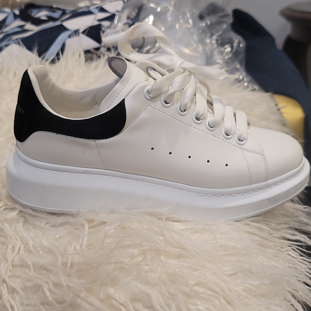 ALEXAnDRA mCQueen Women Sneakers